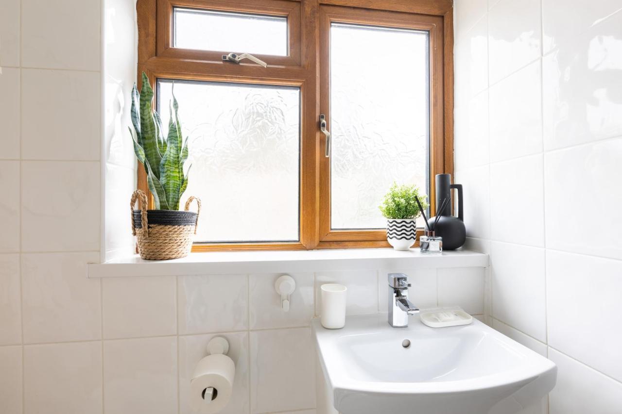 Levi Suite By Koya Homes - 3-Bedroom Home, Downtown Cardiff, Free Parking Kültér fotó