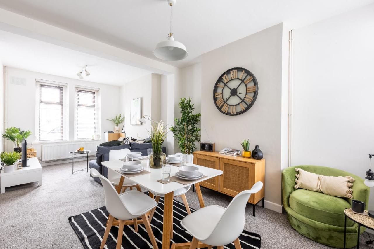 Levi Suite By Koya Homes - 3-Bedroom Home, Downtown Cardiff, Free Parking Kültér fotó