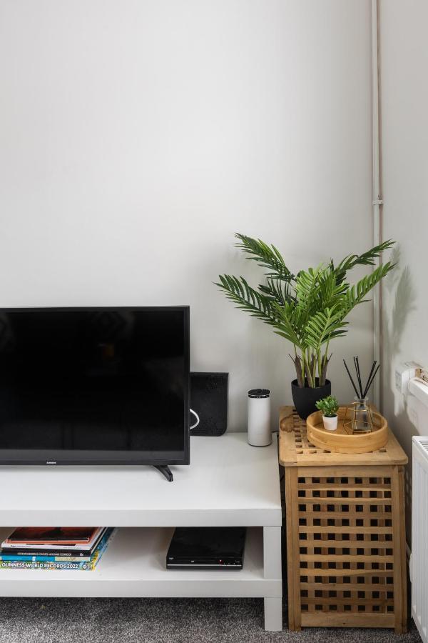 Levi Suite By Koya Homes - 3-Bedroom Home, Downtown Cardiff, Free Parking Kültér fotó