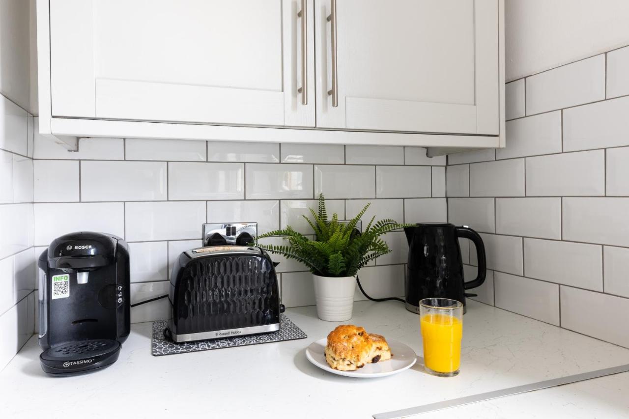 Levi Suite By Koya Homes - 3-Bedroom Home, Downtown Cardiff, Free Parking Kültér fotó