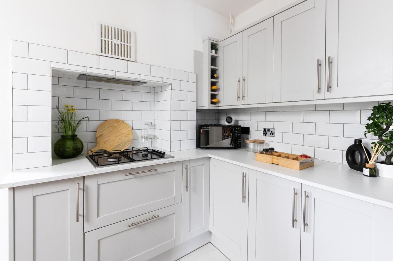 Levi Suite By Koya Homes - 3-Bedroom Home, Downtown Cardiff, Free Parking Kültér fotó