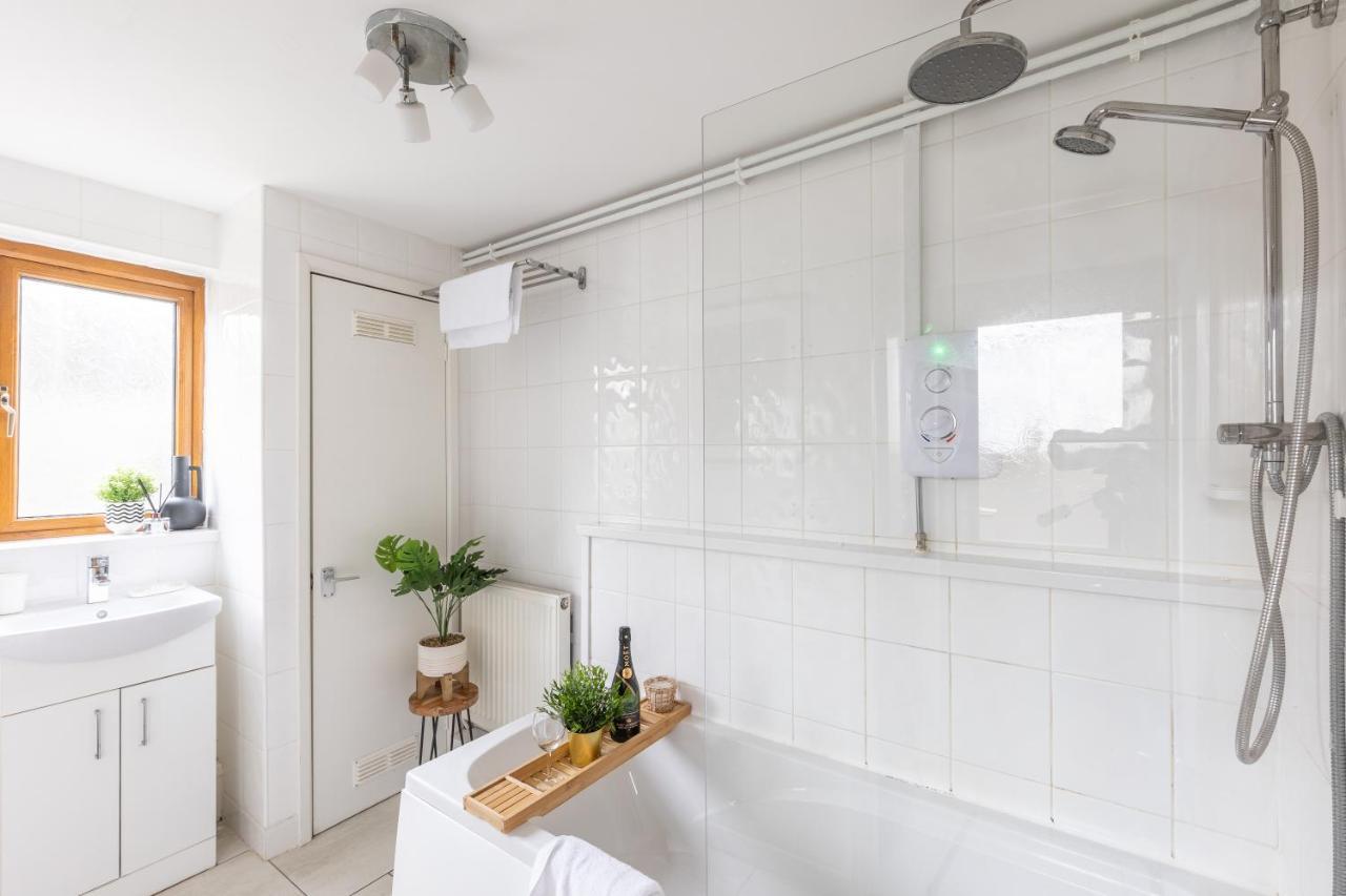 Levi Suite By Koya Homes - 3-Bedroom Home, Downtown Cardiff, Free Parking Kültér fotó