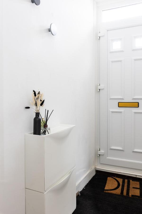 Levi Suite By Koya Homes - 3-Bedroom Home, Downtown Cardiff, Free Parking Kültér fotó